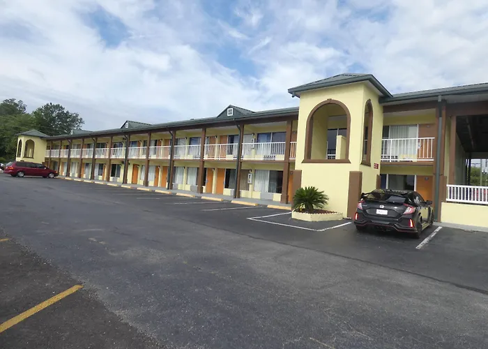 Days Inn By Wyndham Waycross